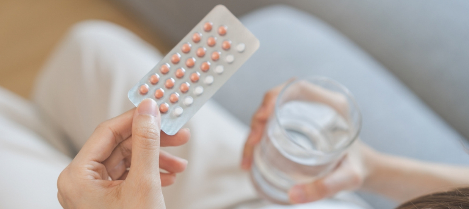 FEBRASGO se manifesta sobre a prescrição de contraceptivos hormonais por farmacêuticos no Brasil.
